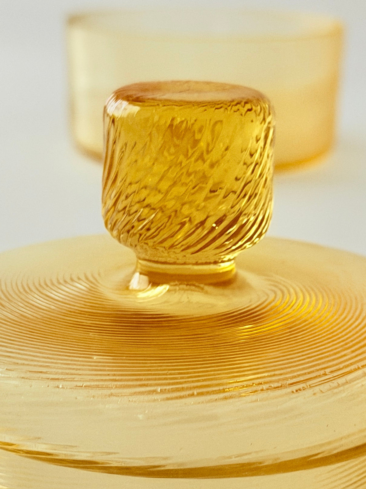Threaded Amber Glass Jar detail shot of the lid